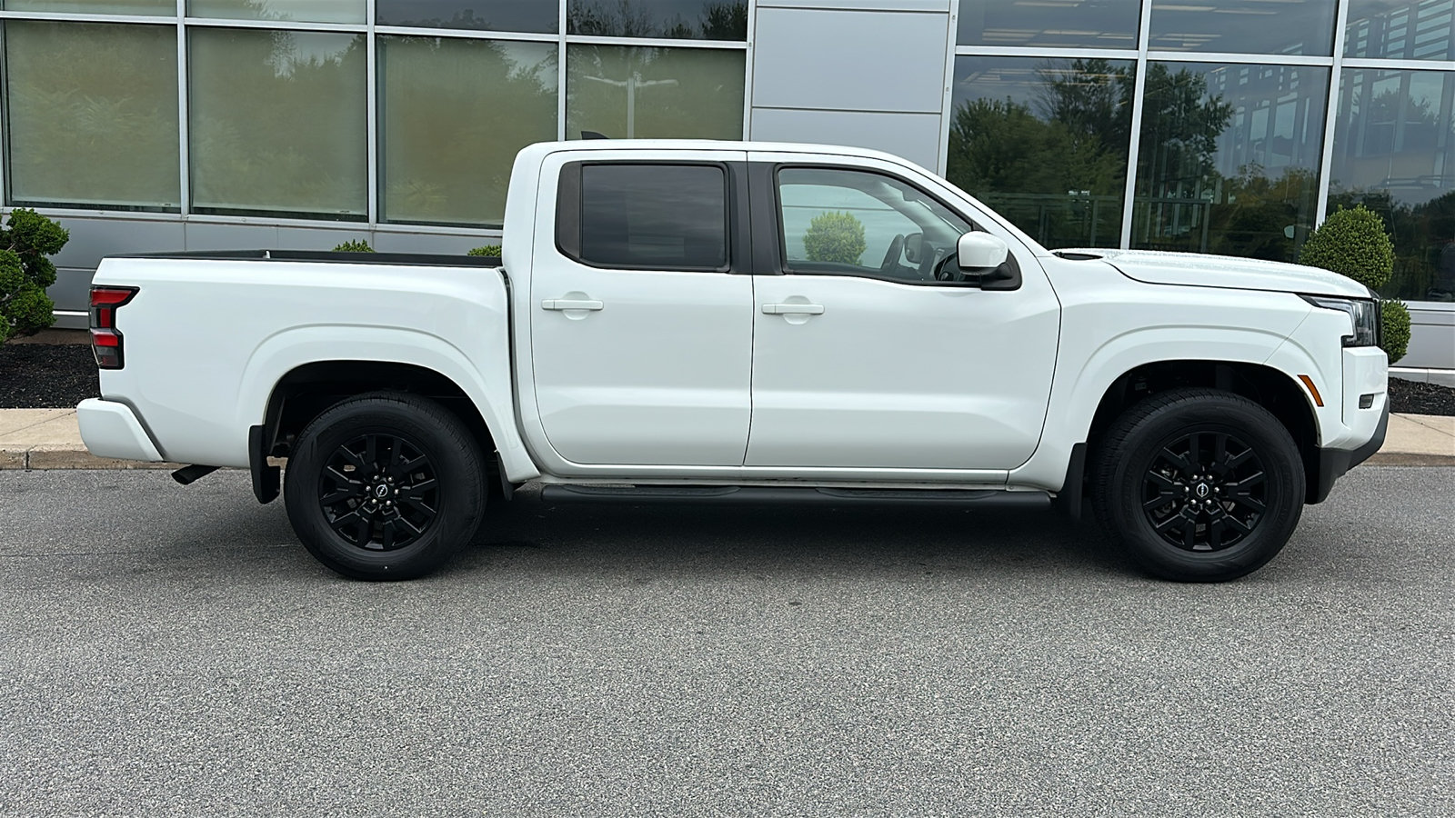 Certified 2023 Nissan Frontier SV w/ Tow Package AWD/4WD image 27