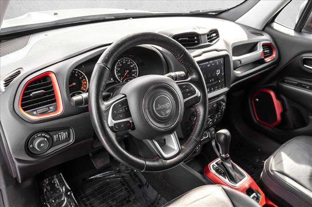 Used 2019 Jeep Renegade Trailhawk AWD/4WD image 10