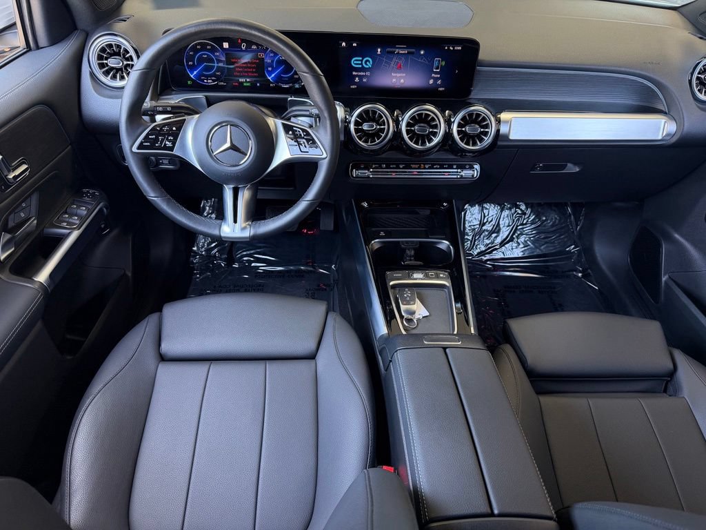 Used 2025 Mercedes-Benz EQB 300 4MATIC image 11
