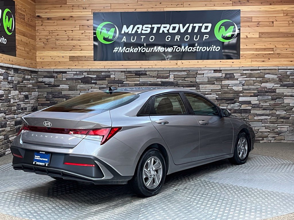 Certified 2024 Hyundai Elantra SE FWD image 21