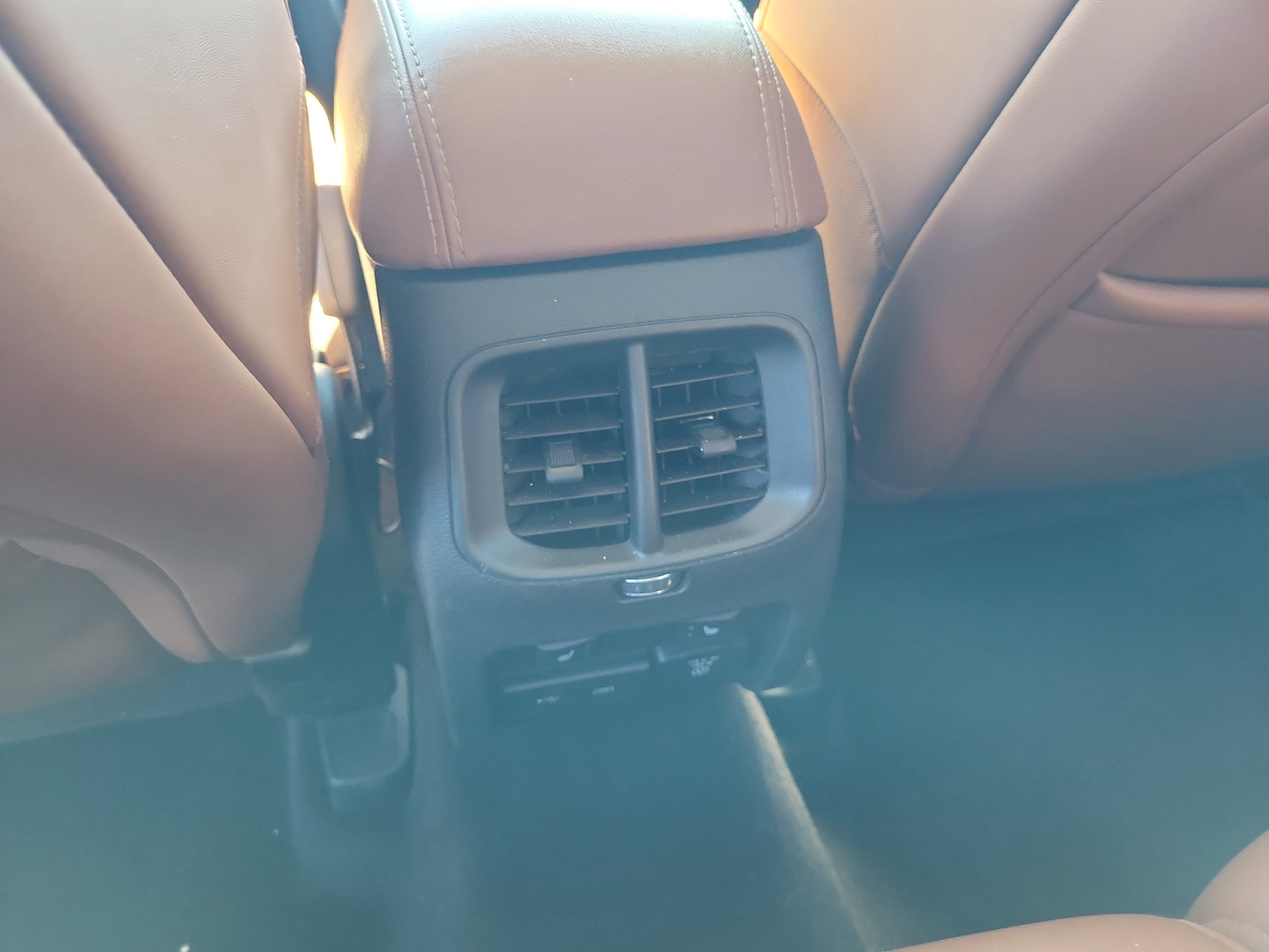 Used 2019 Jeep Cherokee Overland w/ Technology Group image 12