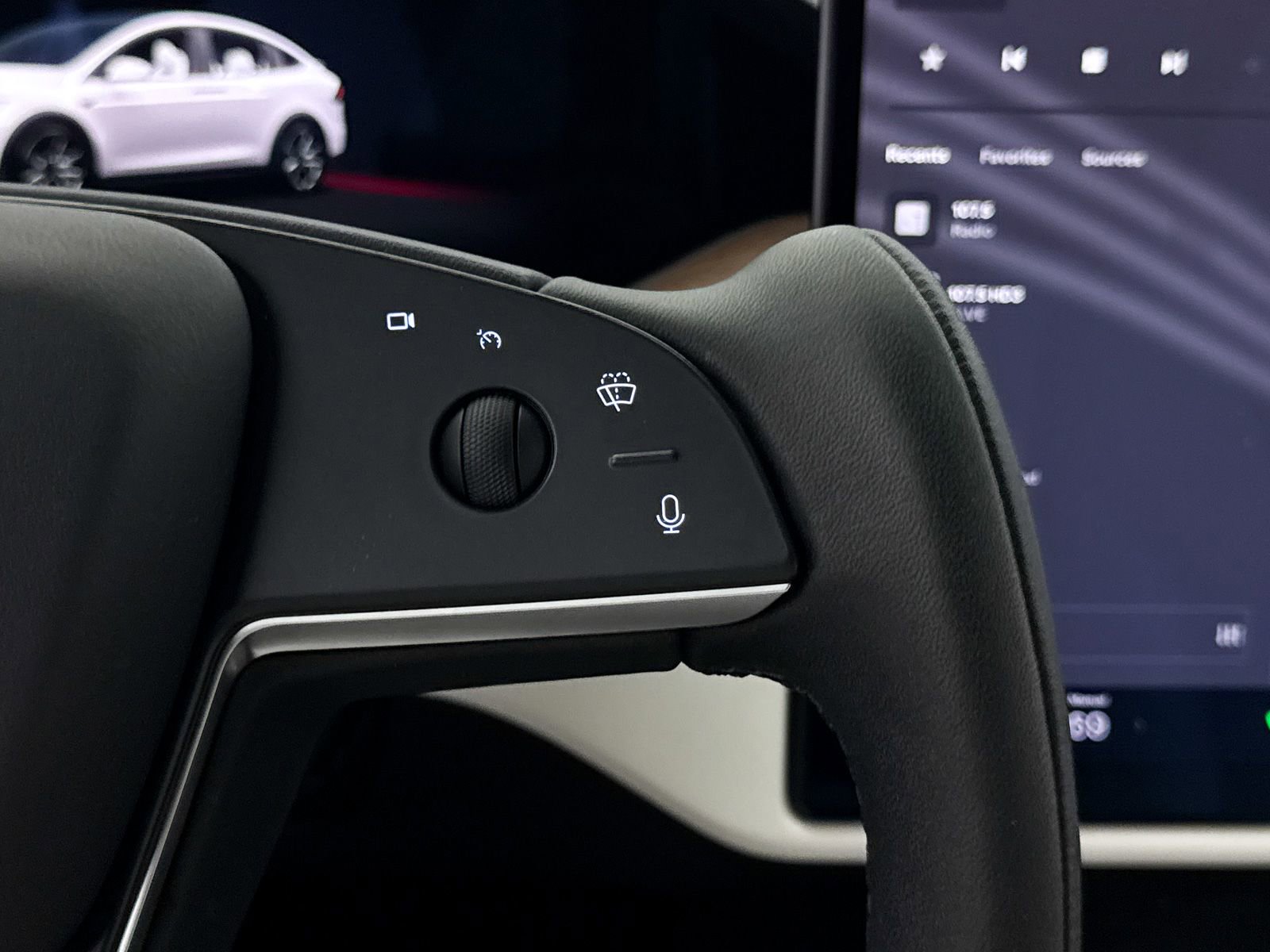 Used 2022 Tesla Model X image 34