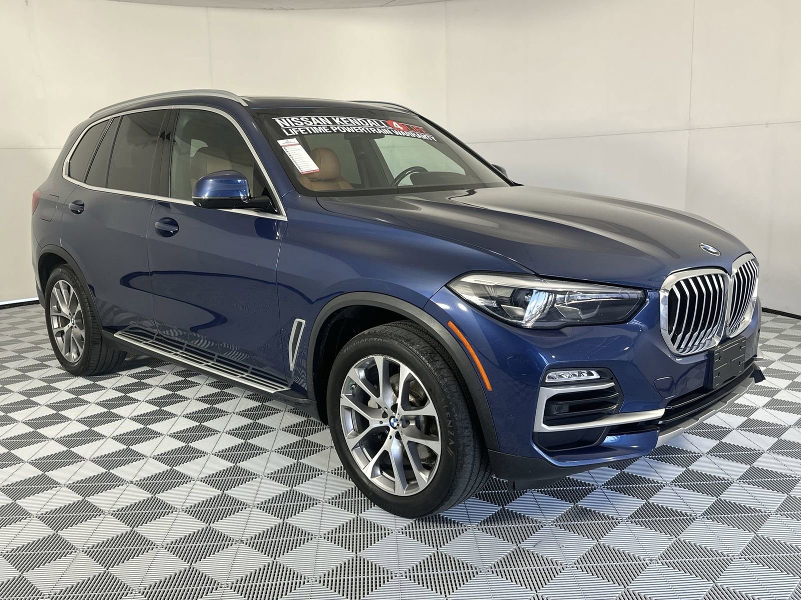 Used 2019 BMW X5 xDrive40i w/ Convenience Package AWD/4WD image 2