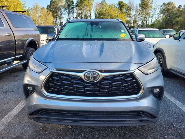 Used 2022 Toyota Highlander Limited image 9