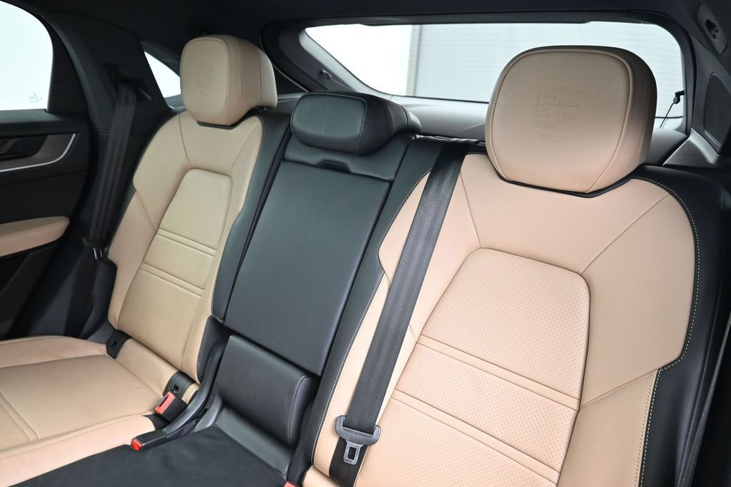 Certified 2025 Porsche Cayenne Coupe AWD/4WD image 6
