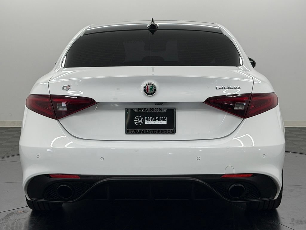 Used 2023 Alfa Romeo Giulia Veloce RWD image 11