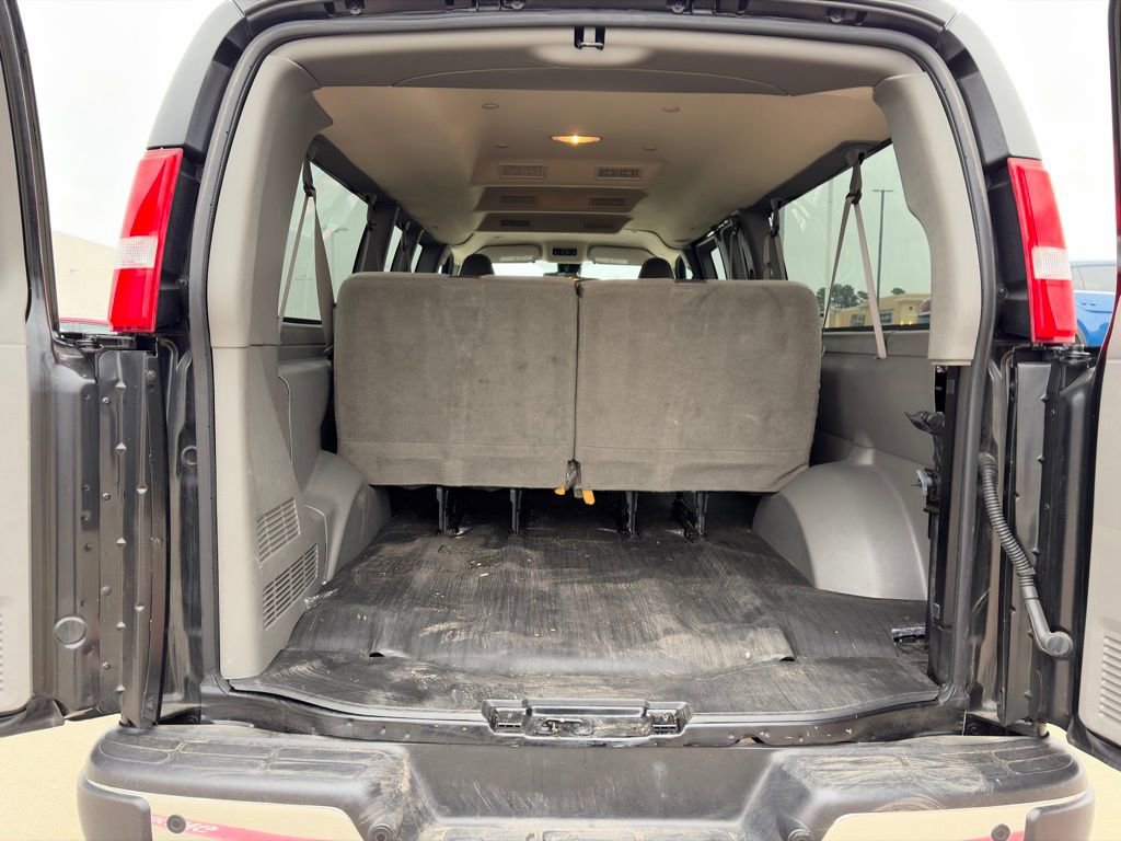 Used 2024 Chevrolet Express 3500 LT w/ LT Preferred Equipment Group image 8