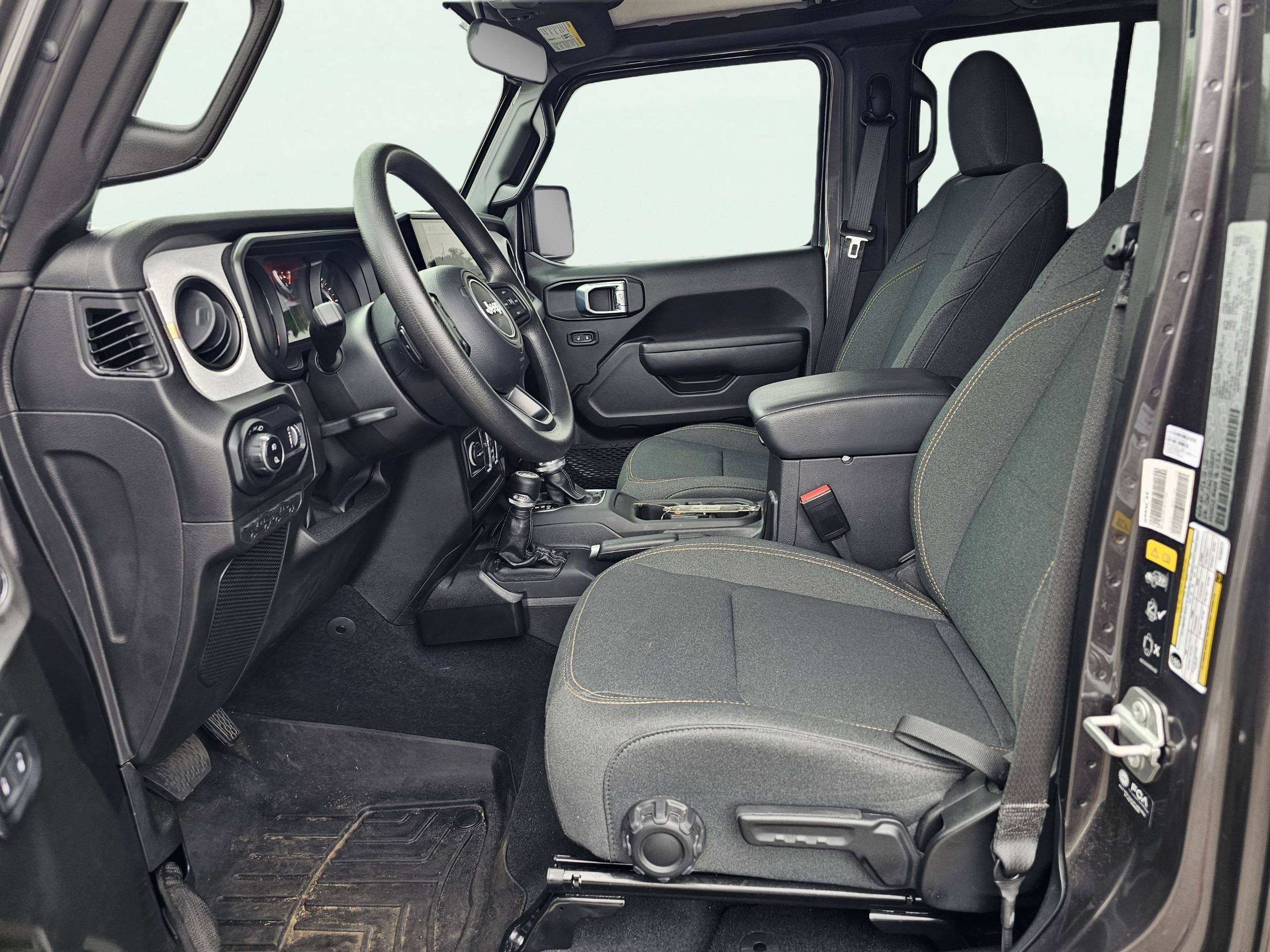Used 2025 Jeep Gladiator Sport AWD/4WD image 17
