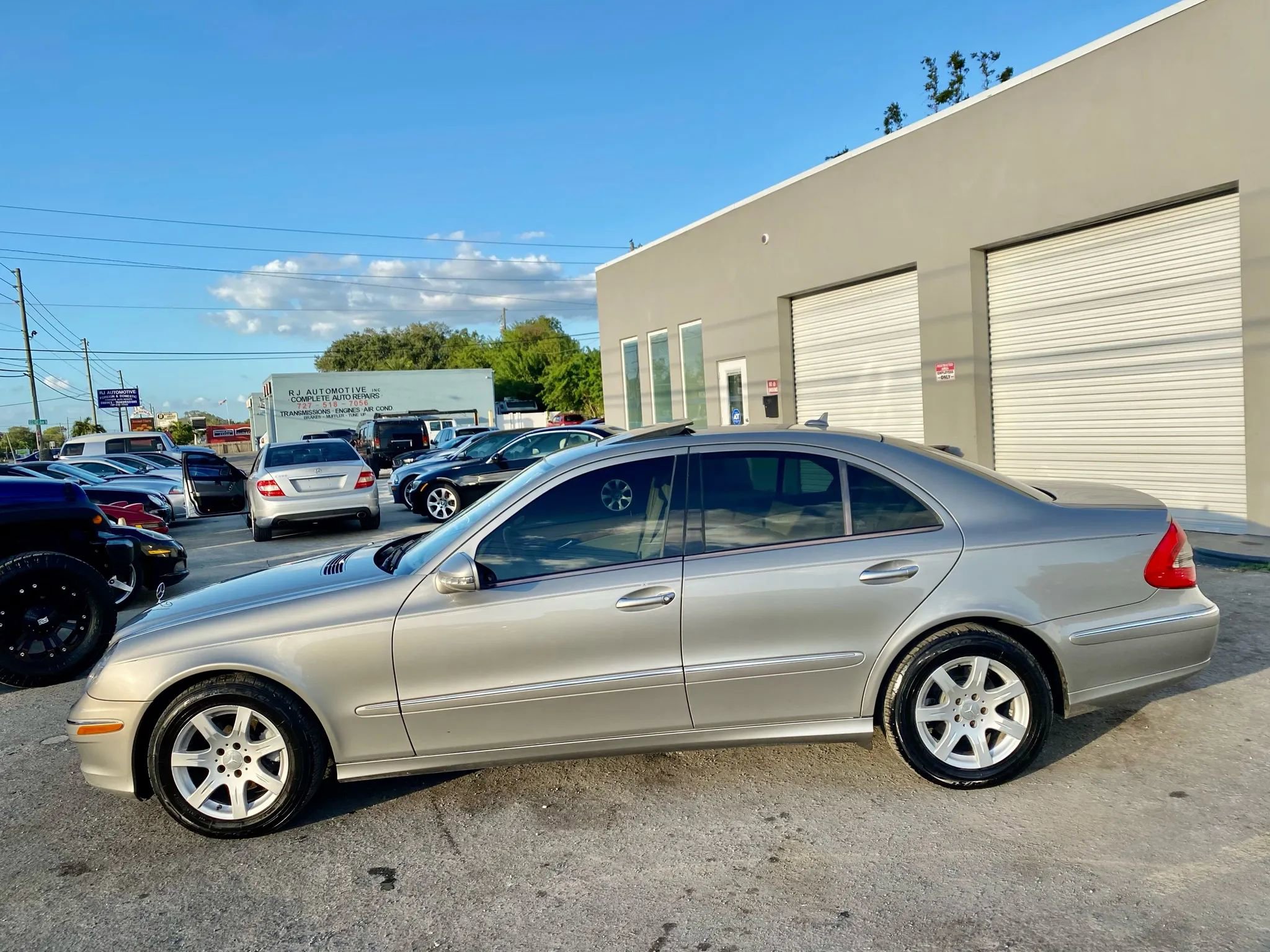 Used 2008 Mercedes-Benz E 320 BlueTEC Sedan image 2