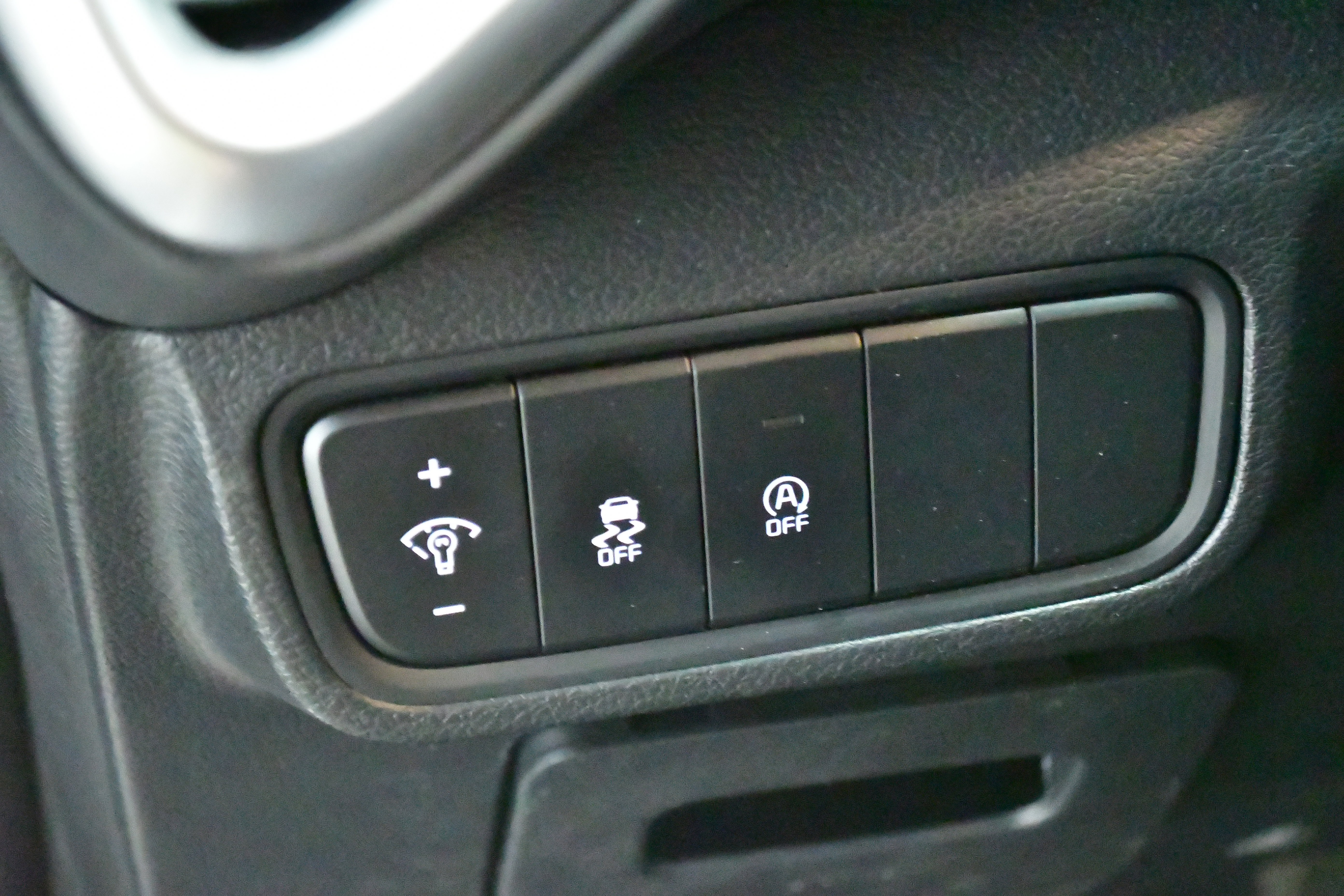 Used 2025 Kia Soul LX w/ LX Technology Package FWD image 13