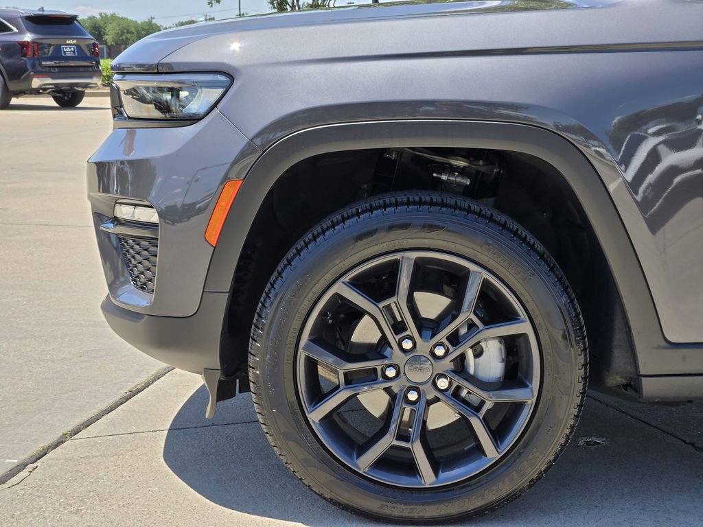Used 2025 Jeep Grand Cherokee Limited w/ Trailer Tow Package AWD/4WD image 14