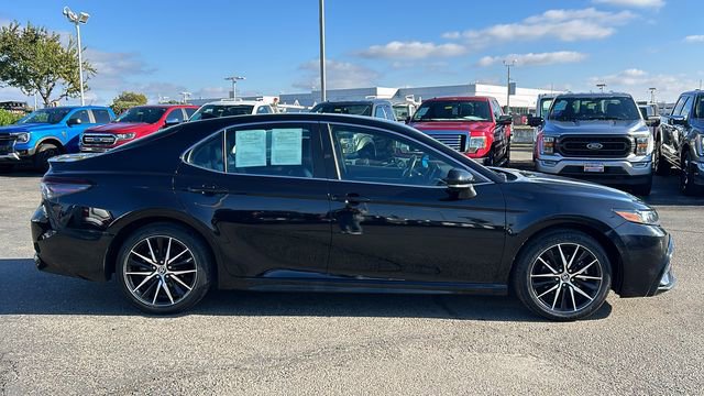 Used 2023 Toyota Camry SE image 2