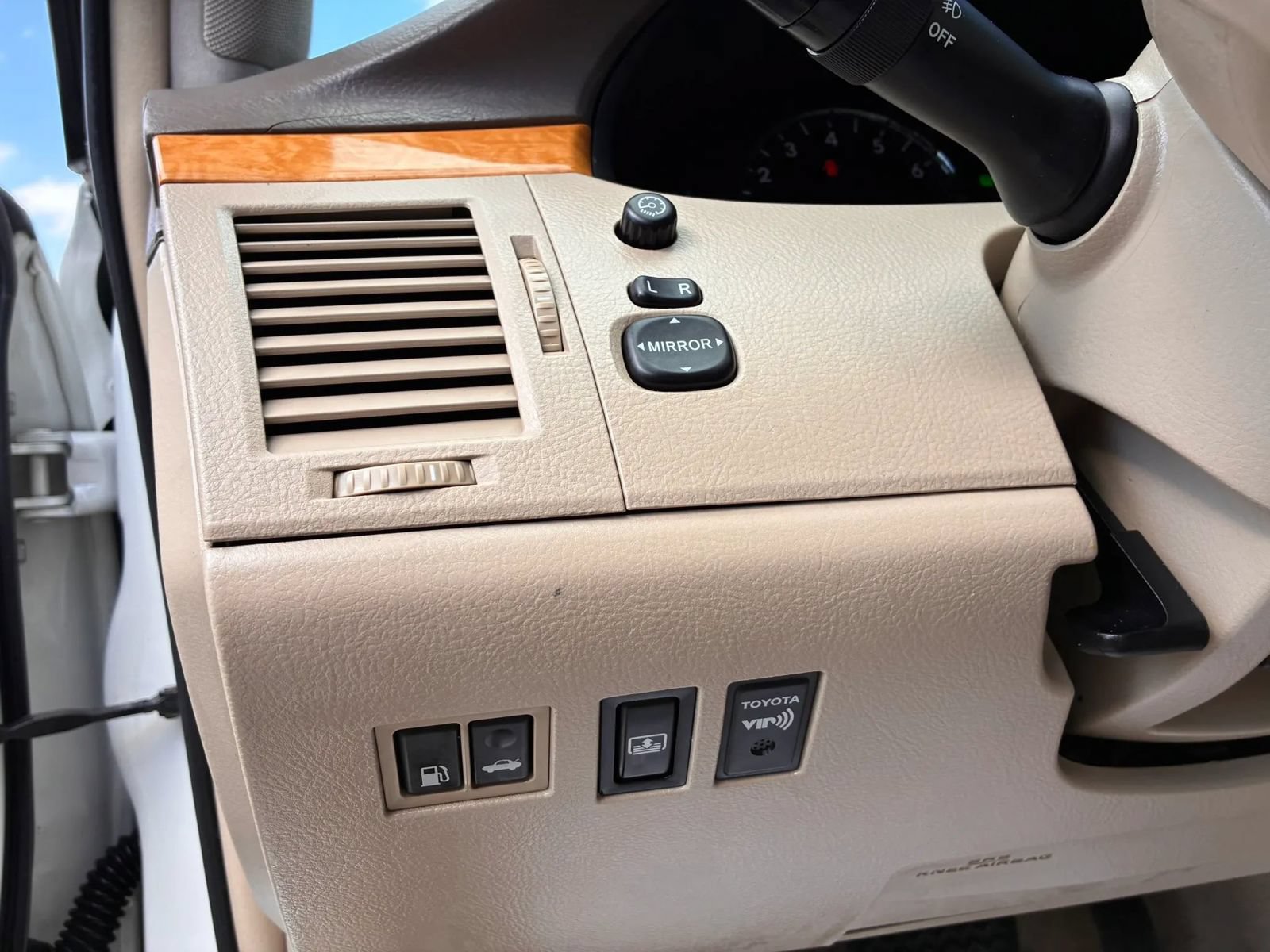 Used 2005 Toyota Avalon XL FWD image 25