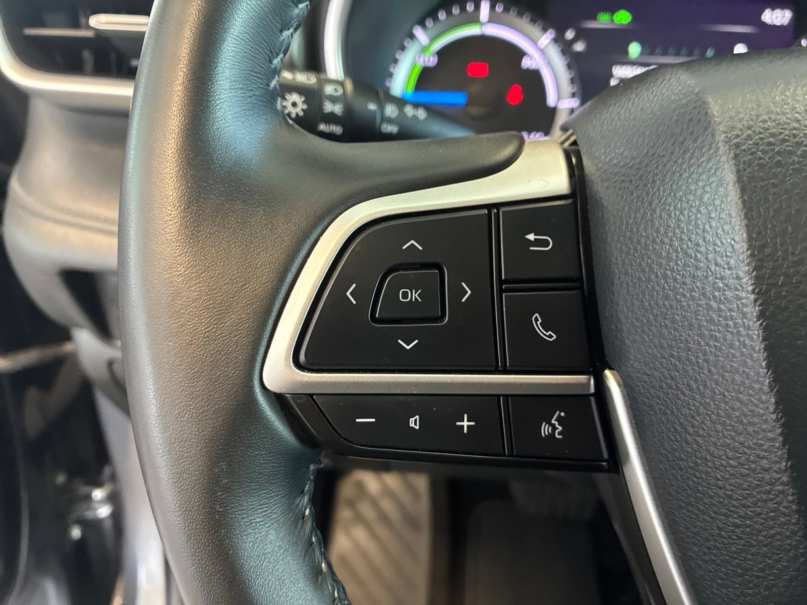 Used 2024 Toyota Highlander XLE AWD/4WD image 21