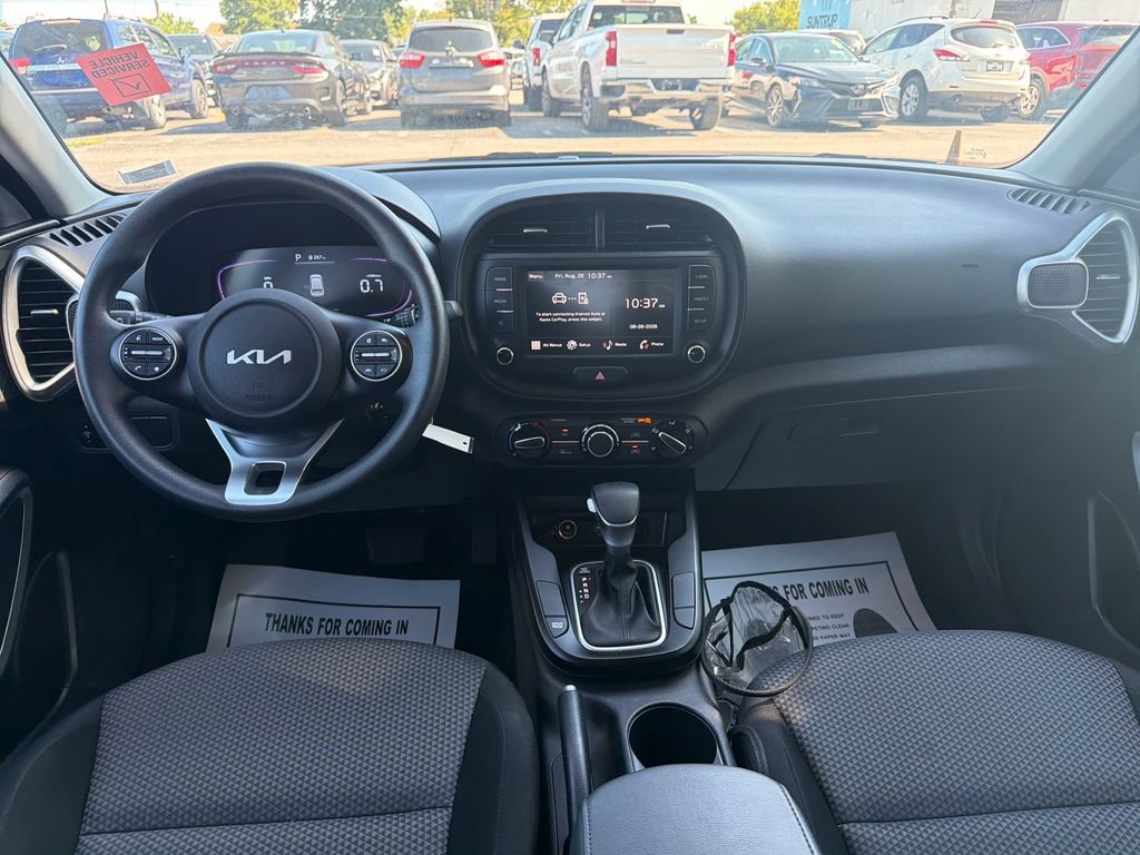Used 2025 Kia Soul LX w/ LX Technology Package FWD image 15