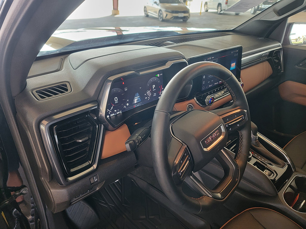 Used 2025 GMC Canyon AT4 w/ AT4 Premium Package AWD/4WD image 14