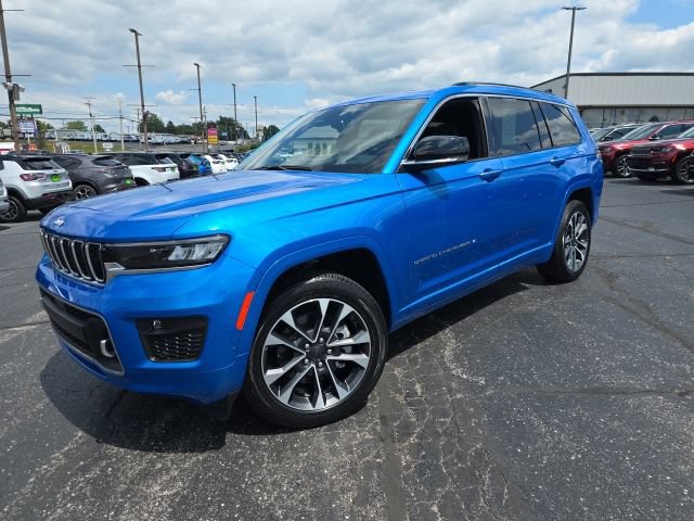 Used 2023 Jeep Grand Cherokee L Overland w/ Advanced Protech Group III AWD/4WD image 2