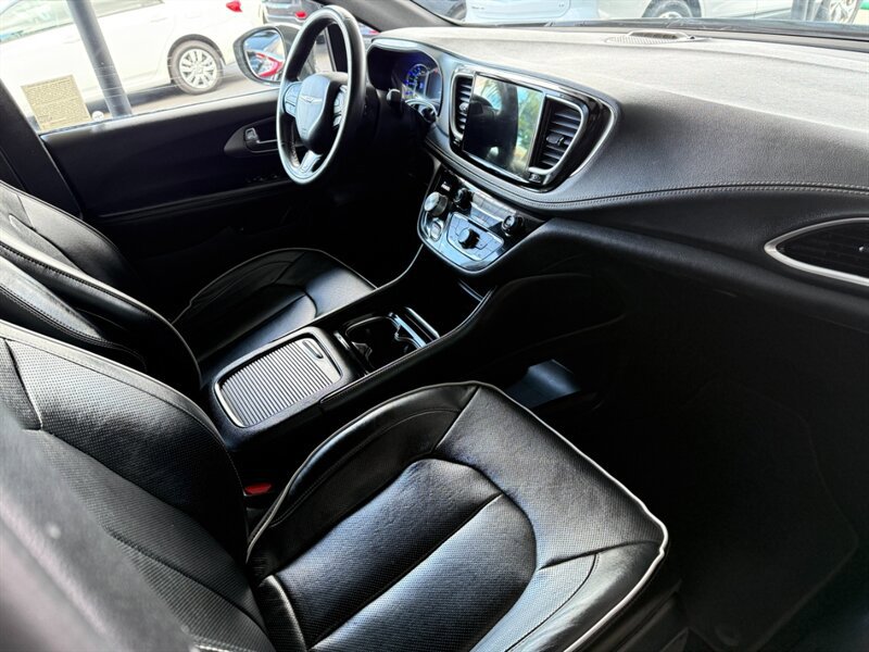 Used 2021 Chrysler Pacifica Limited w/ S Appearance Package image 28