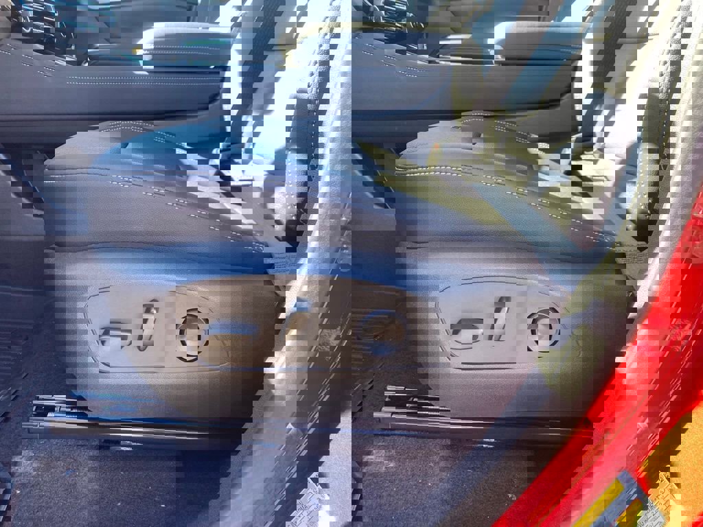 New 2025 Chevrolet Traverse LT w/ Sun and Wheel Package image 11