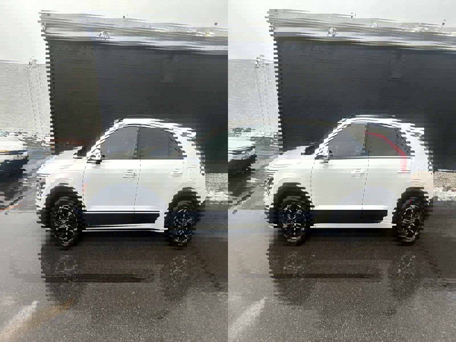 Used 2023 Kia Niro EX image 6