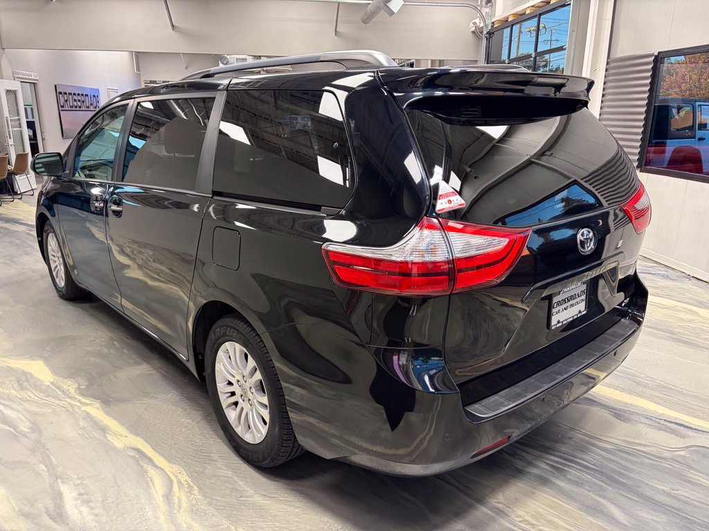 Used 2016 Toyota Sienna XLE w/ XLE Navigation Package FWD image 38