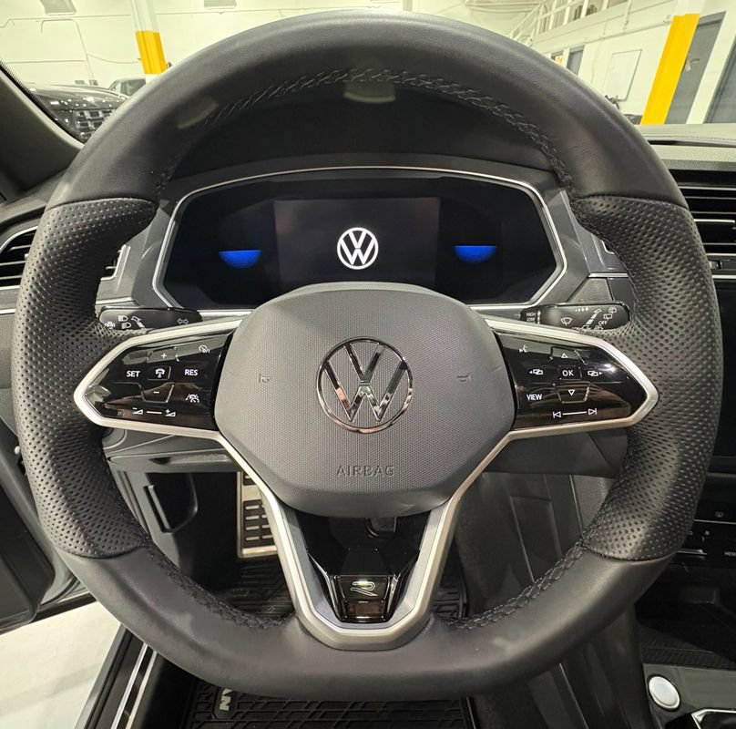 Used 2022 Volkswagen Tiguan SE R-Line AWD/4WD image 12
