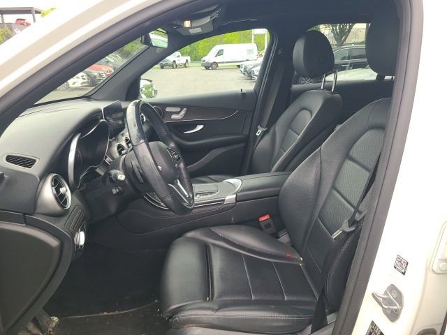 Used 2020 Mercedes-Benz GLC 300 4MATIC image 3