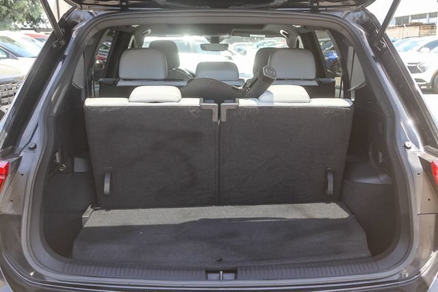 Used 2023 Volkswagen Tiguan SE R-Line FWD image 27
