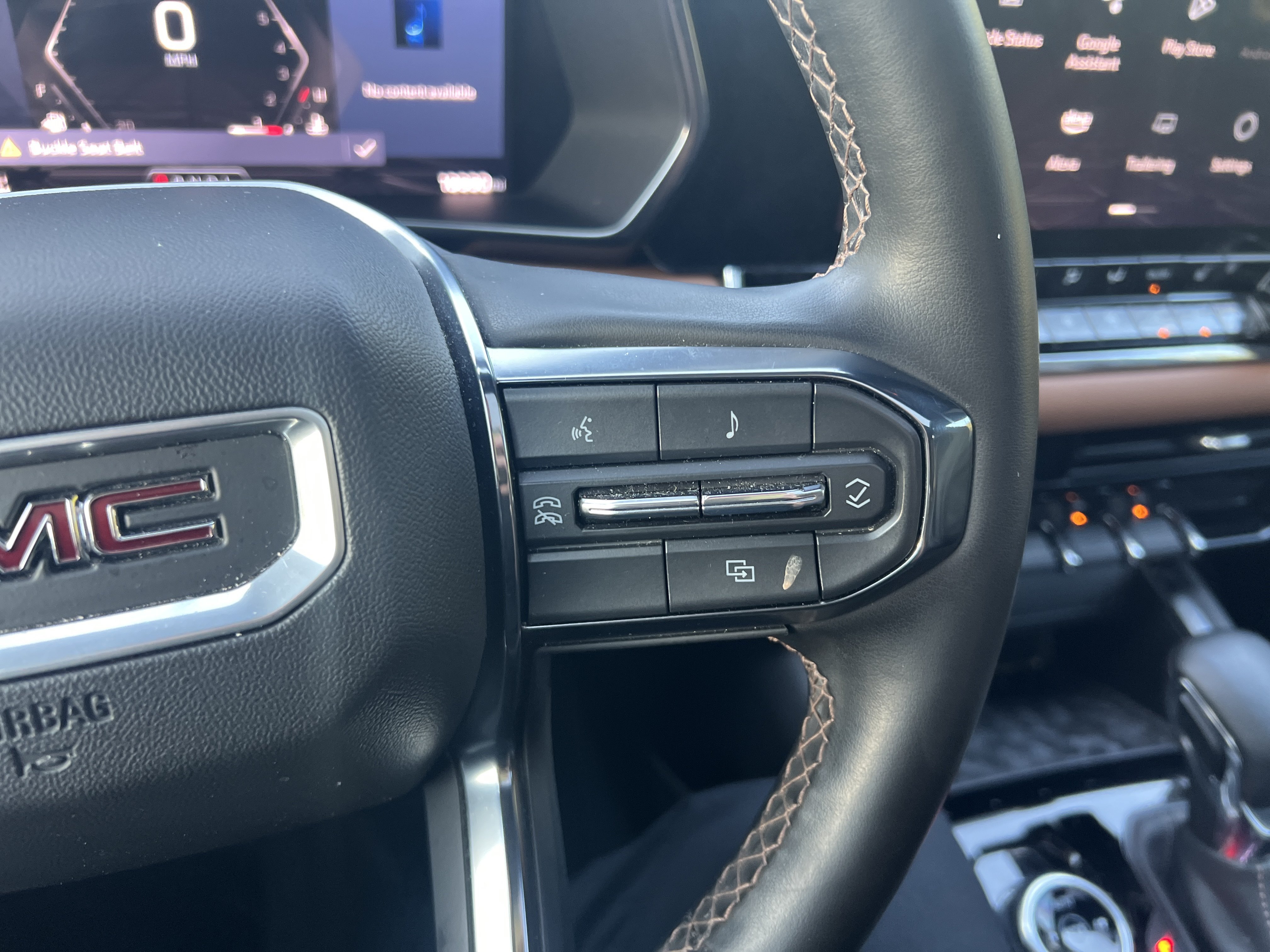 Used 2024 GMC Canyon AT4 w/ Technology Package AWD/4WD image 17