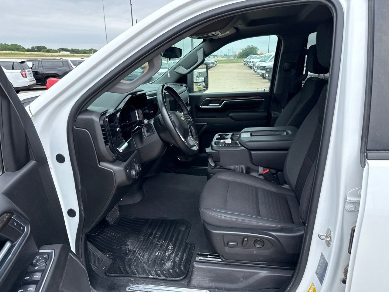 Used 2024 Chevrolet Silverado 2500 LT w/ Convenience Package AWD/4WD image 19