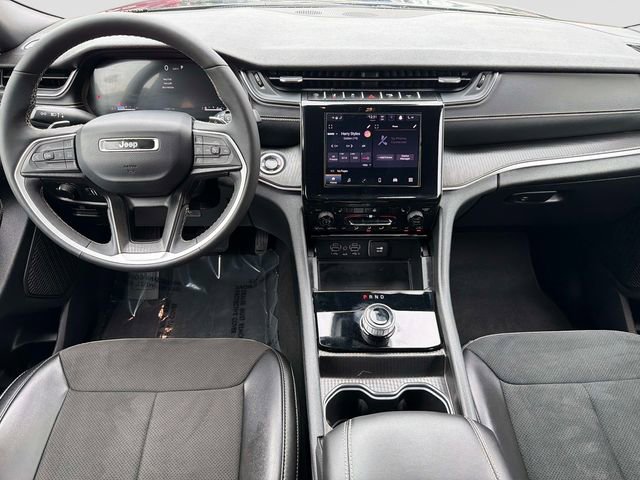 Used 2024 Jeep Grand Cherokee Altitude AWD/4WD image 16