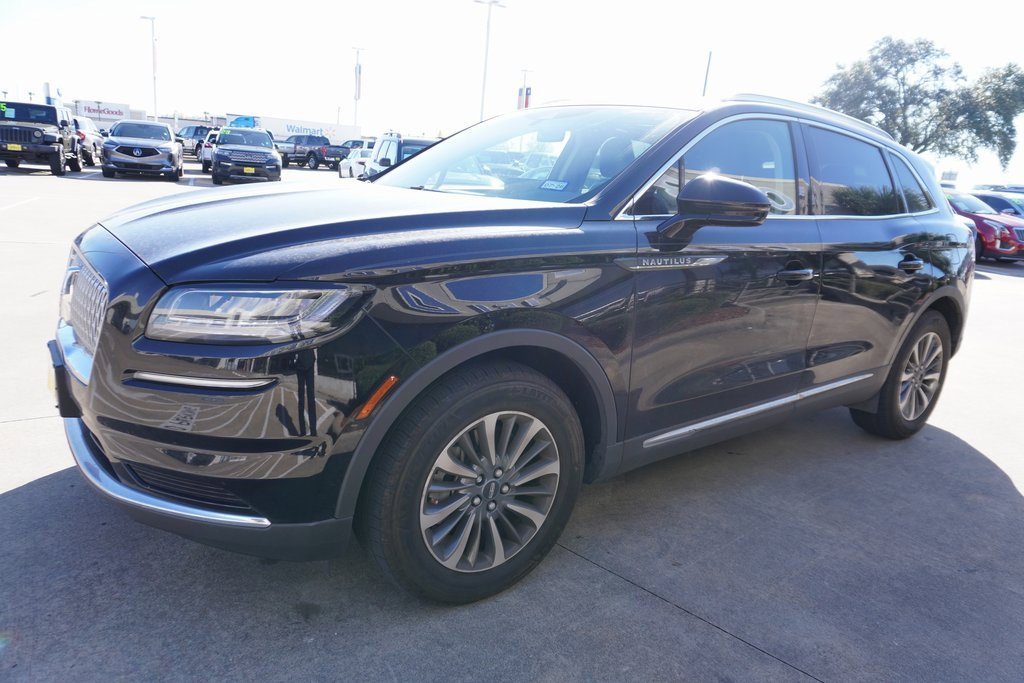 Used 2021 Lincoln Nautilus FWD w/ Equipment Group 101A image 3