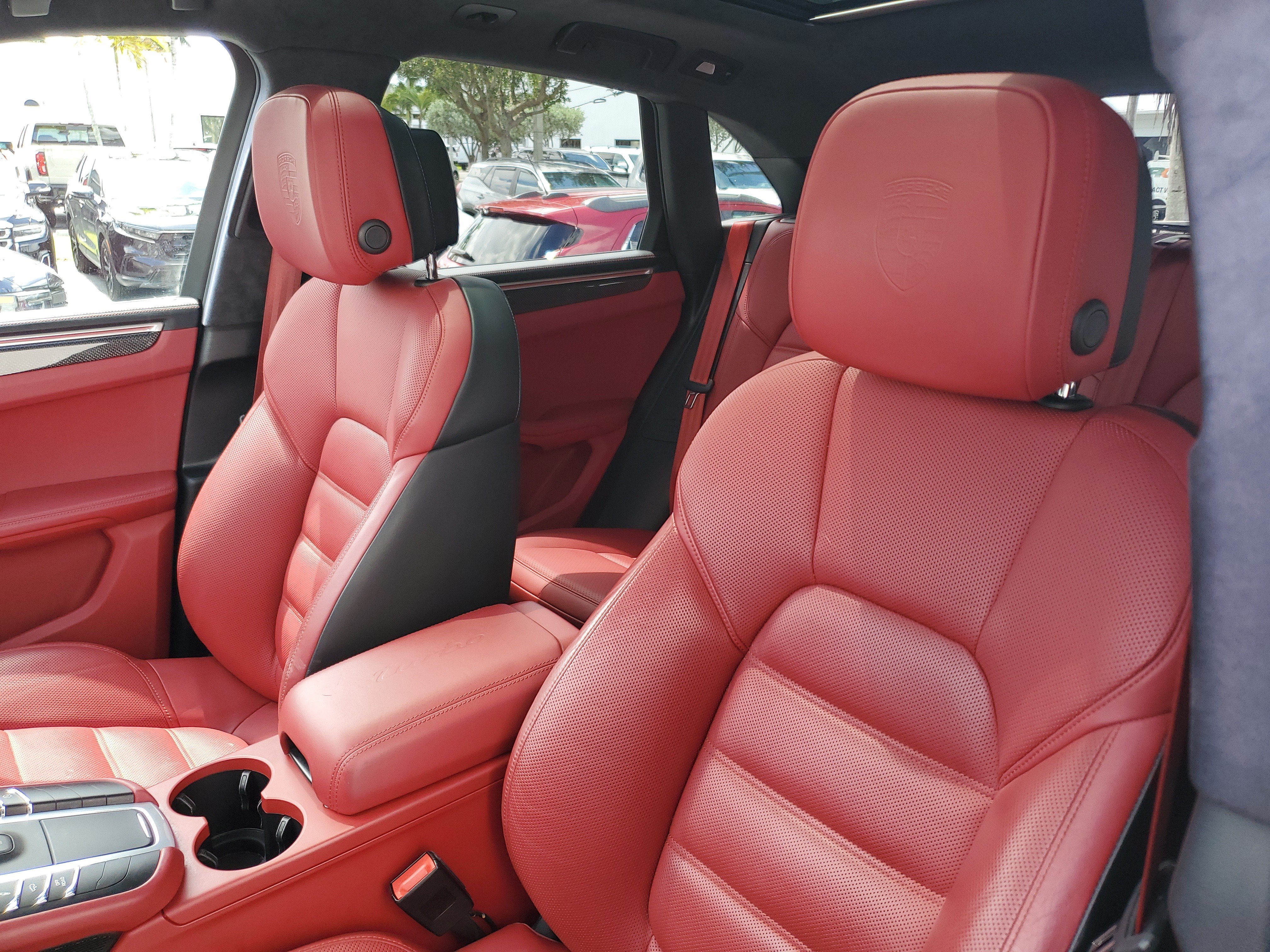 Used 2020 Porsche Macan Turbo AWD/4WD image 19