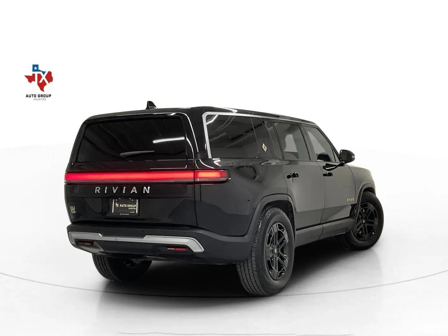 Used 2023 Rivian R1S Adventure Quad AWD/4WD image 41
