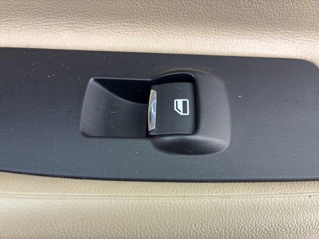 Used 2014 Ford Taurus SE image 21