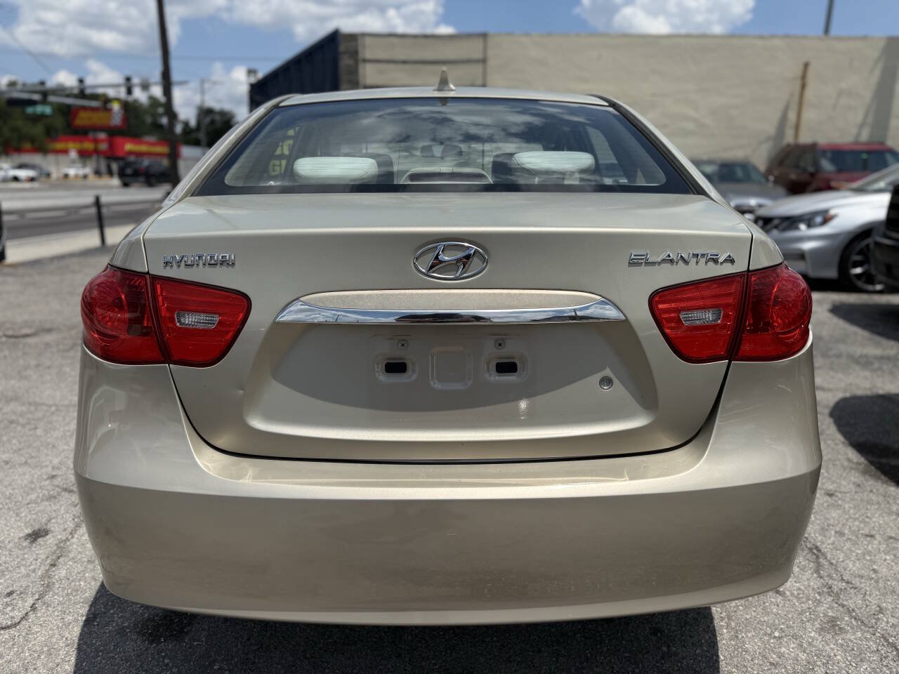 Used 2010 Hyundai Elantra GLS FWD image 4
