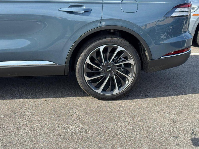 Certified 2025 Lincoln Aviator Reserve w/ Equipment Group 201A image 9