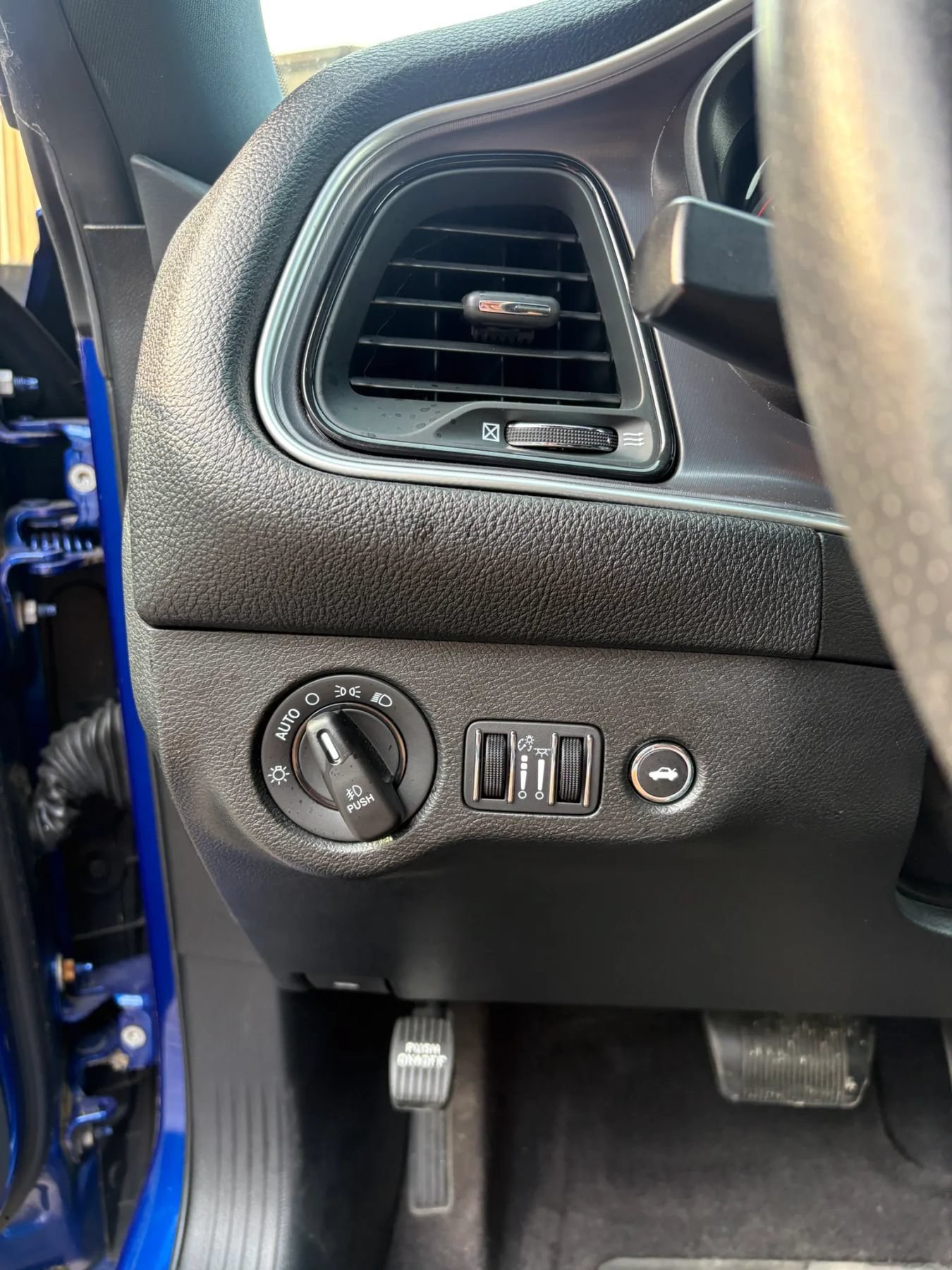 Used 2019 Dodge Challenger SXT w/ Blacktop Package RWD image 34