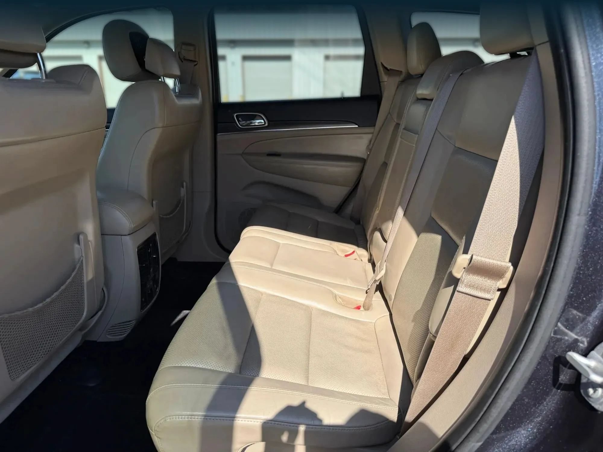 Used 2015 Jeep Grand Cherokee Limited w/ Luxury Group II AWD/4WD image 21