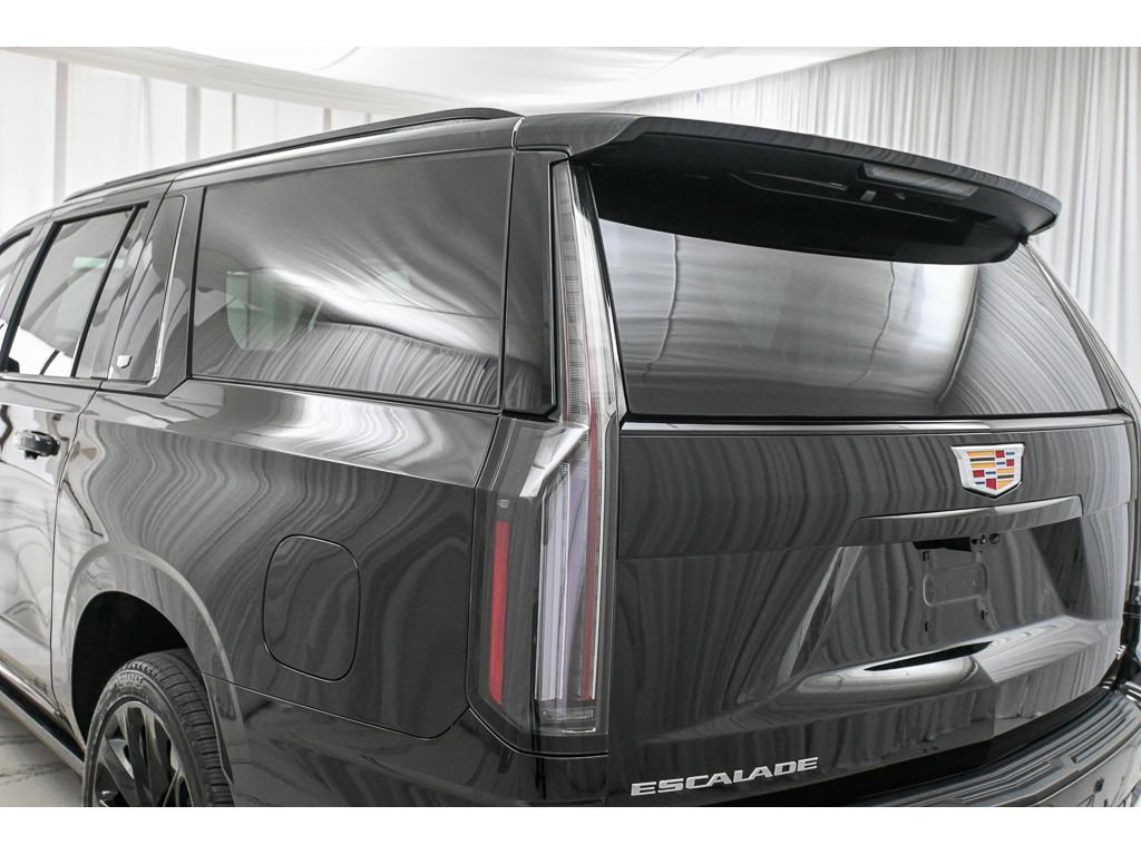 New 2026 Cadillac Escalade ESV Platinum Sport w/ LPO, ONYX Package AWD/4WD image 10