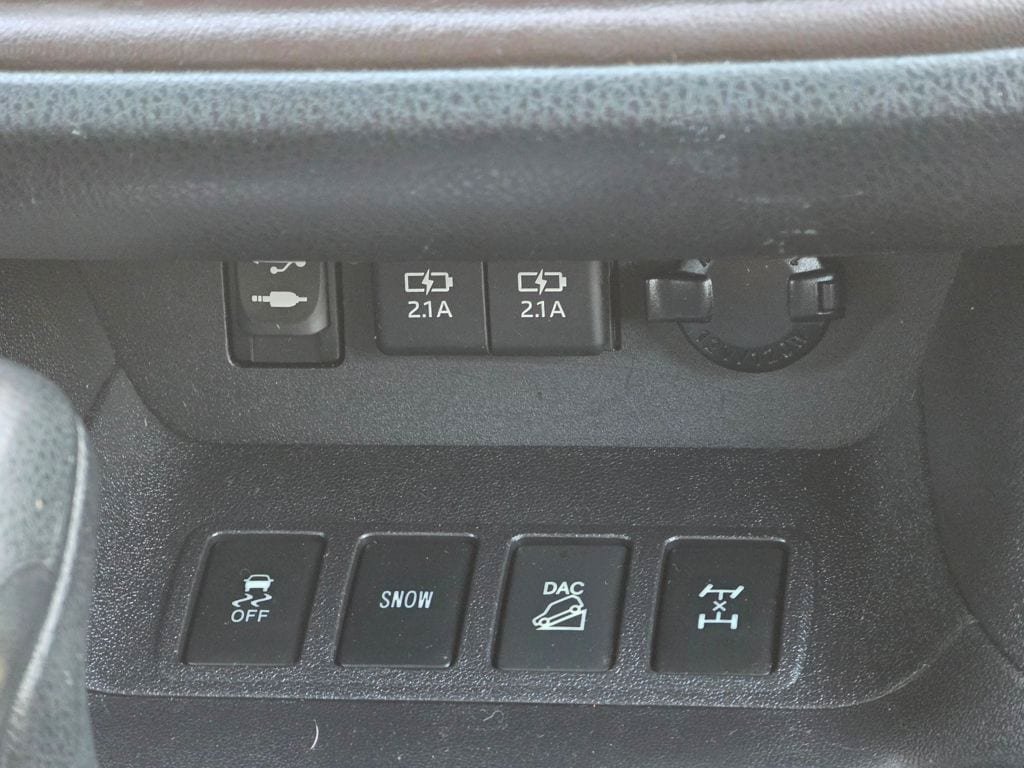 Used 2019 Toyota Highlander LE AWD/4WD image 15