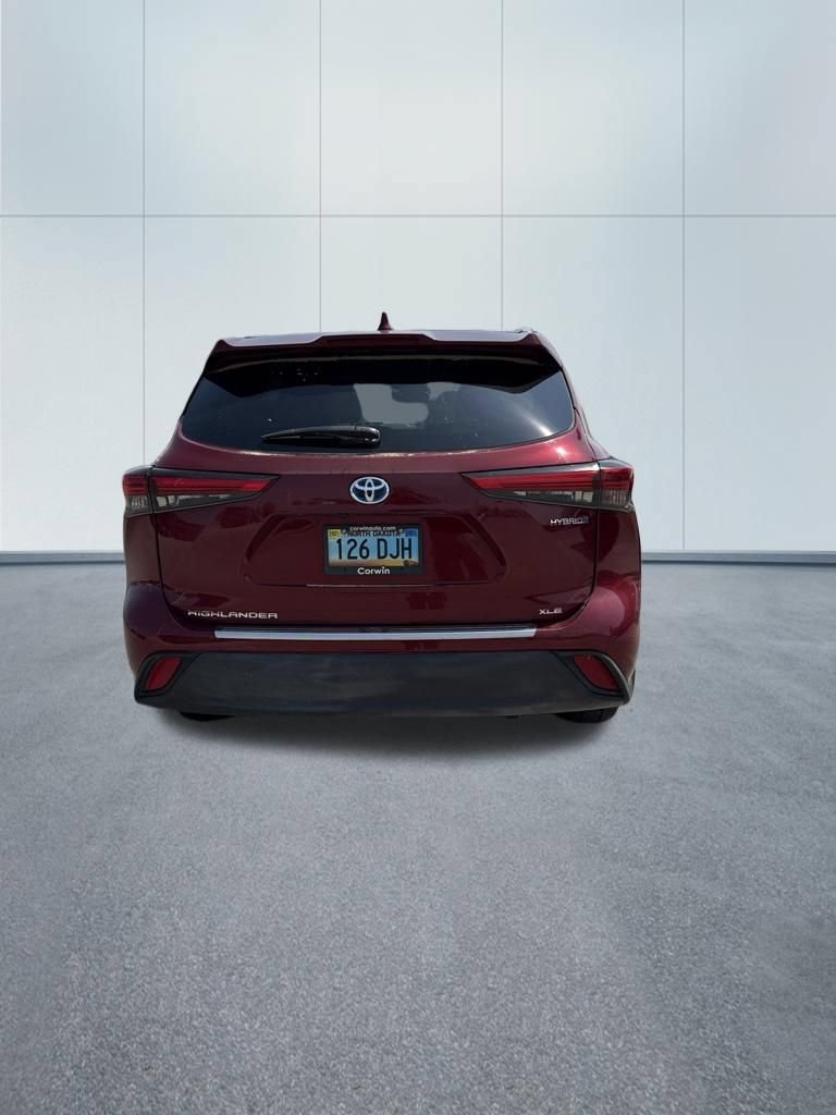 Used 2021 Toyota Highlander XLE AWD/4WD image 11