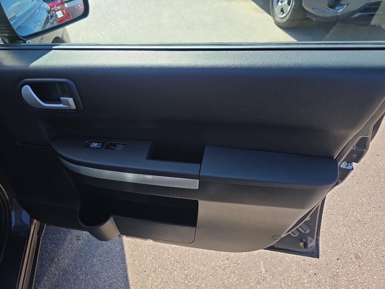 Used 2010 Mitsubishi Endeavor SE FWD image 26