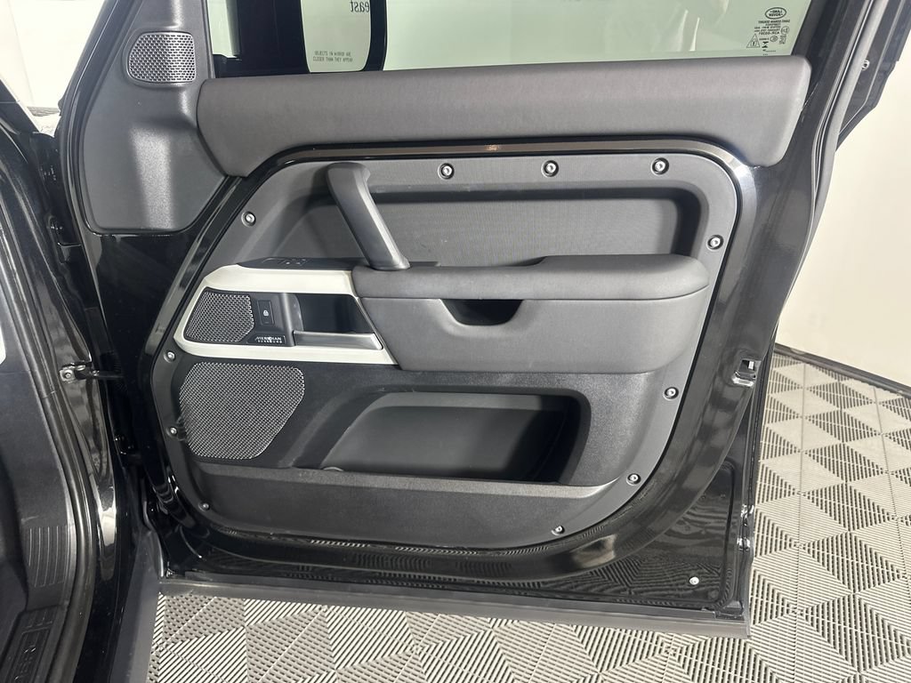 Used 2024 Land Rover Defender 110 SE AWD/4WD image 14