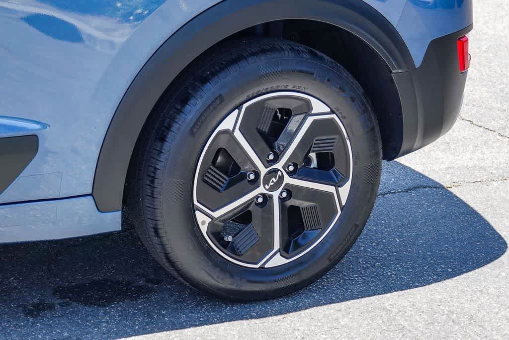 Certified 2023 Kia Niro EX FWD image 10