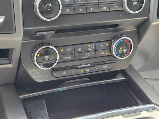 Used 2018 Ford Expedition XLT w/ Equipment Group 201A AWD/4WD image 26