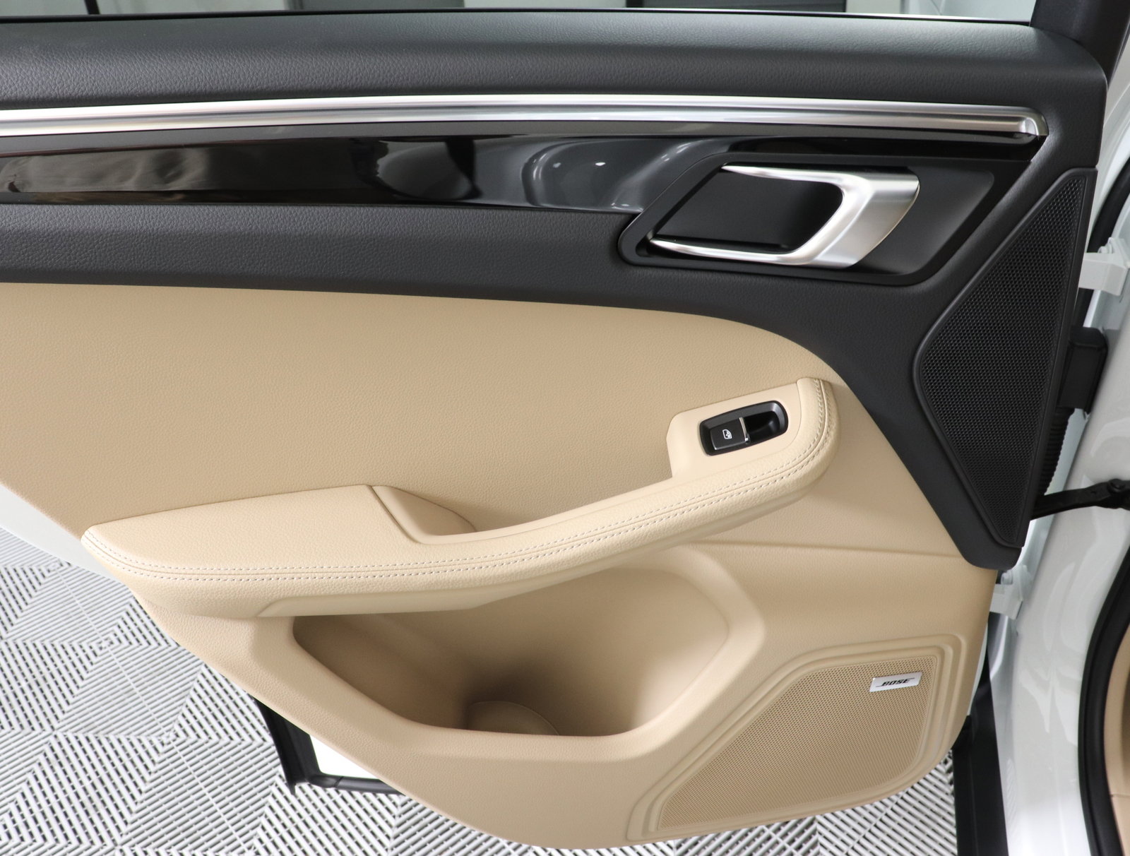 Used 2025 Porsche Macan image 22