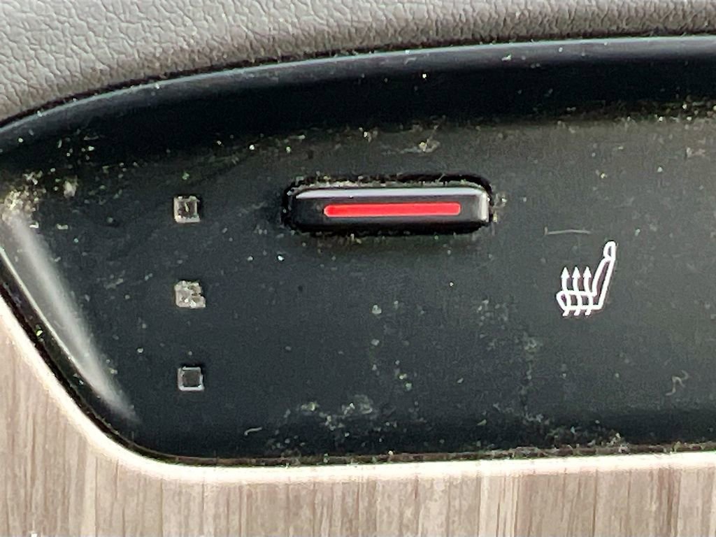 Used 2022 Toyota Venza XLE image 21