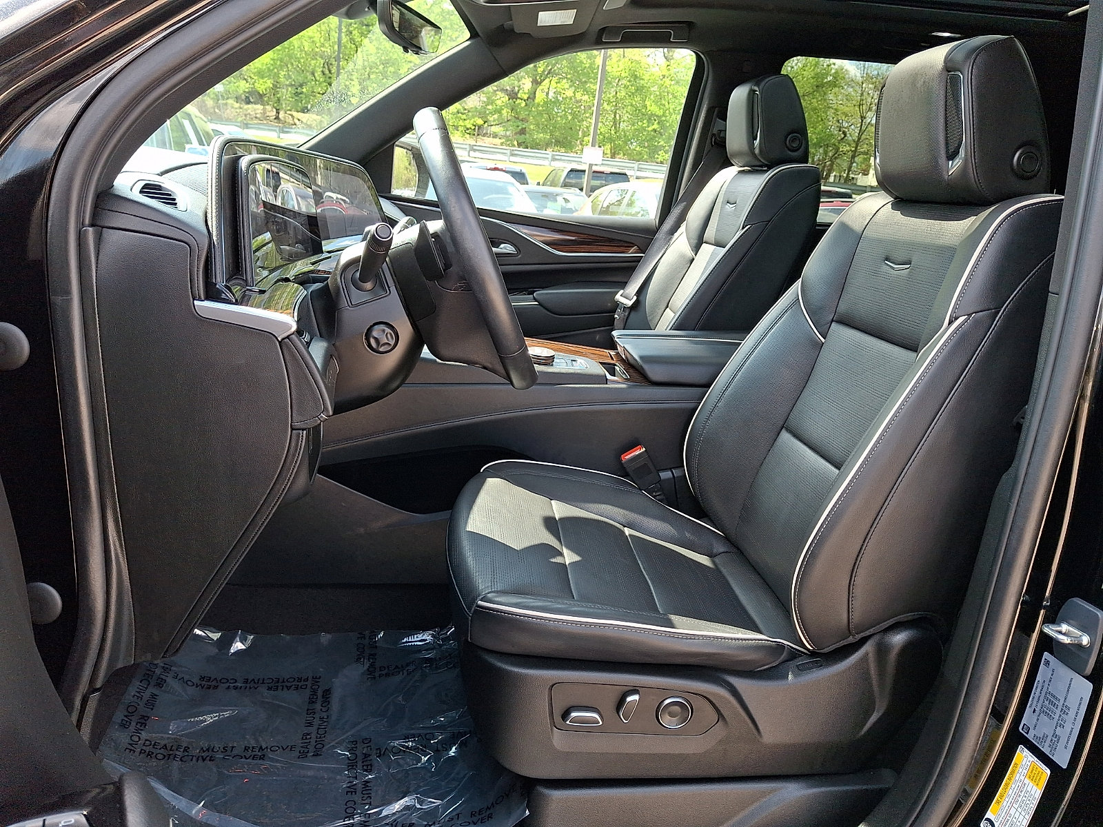 Used 2023 Cadillac Escalade Premium Luxury AWD/4WD image 15