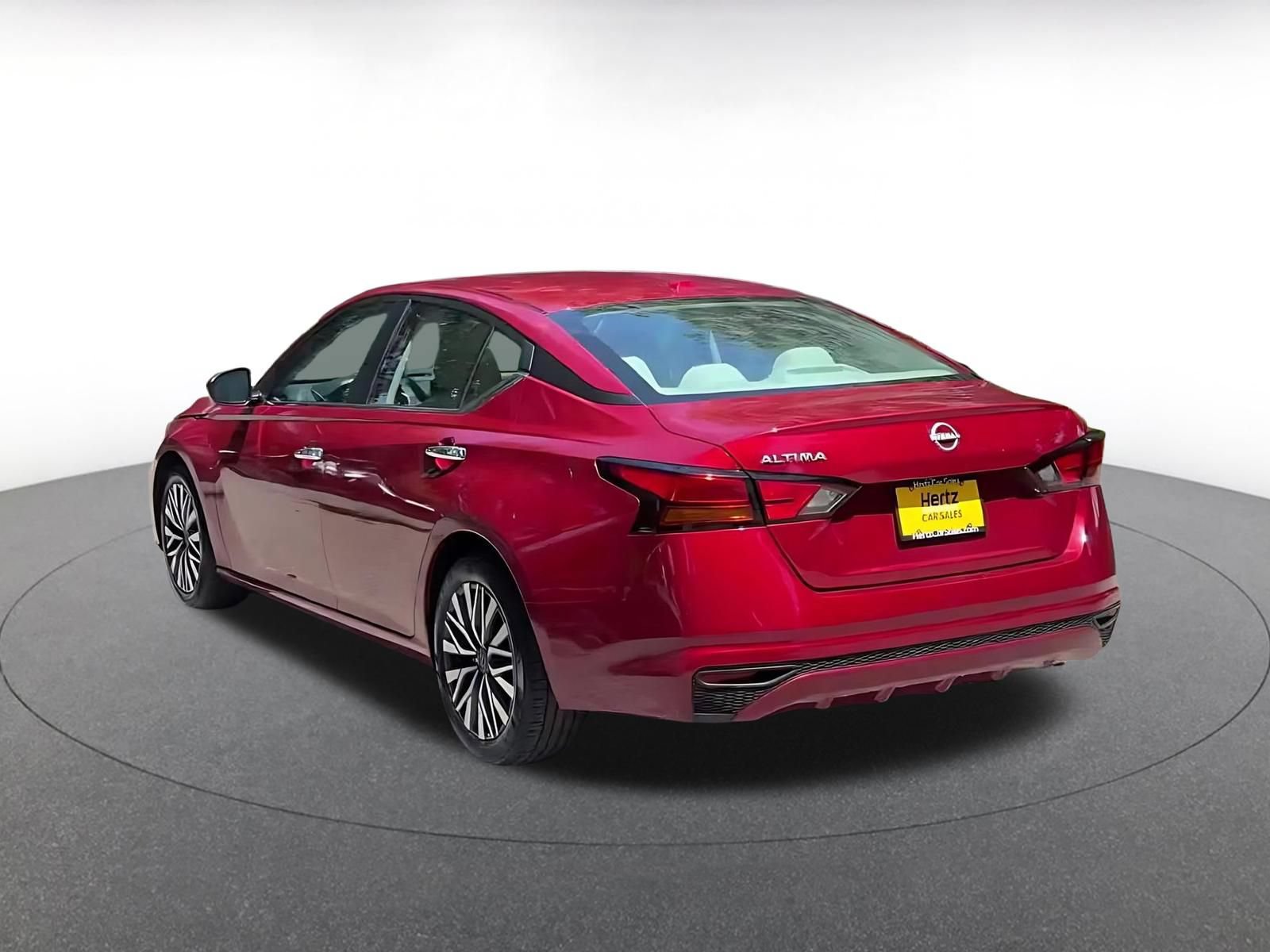 Used 2025 Nissan Altima 2.5 SV FWD image 10